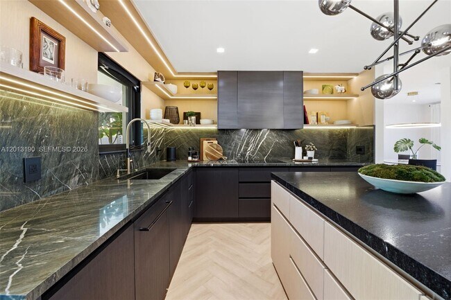 Photo - 331 NW 38th St