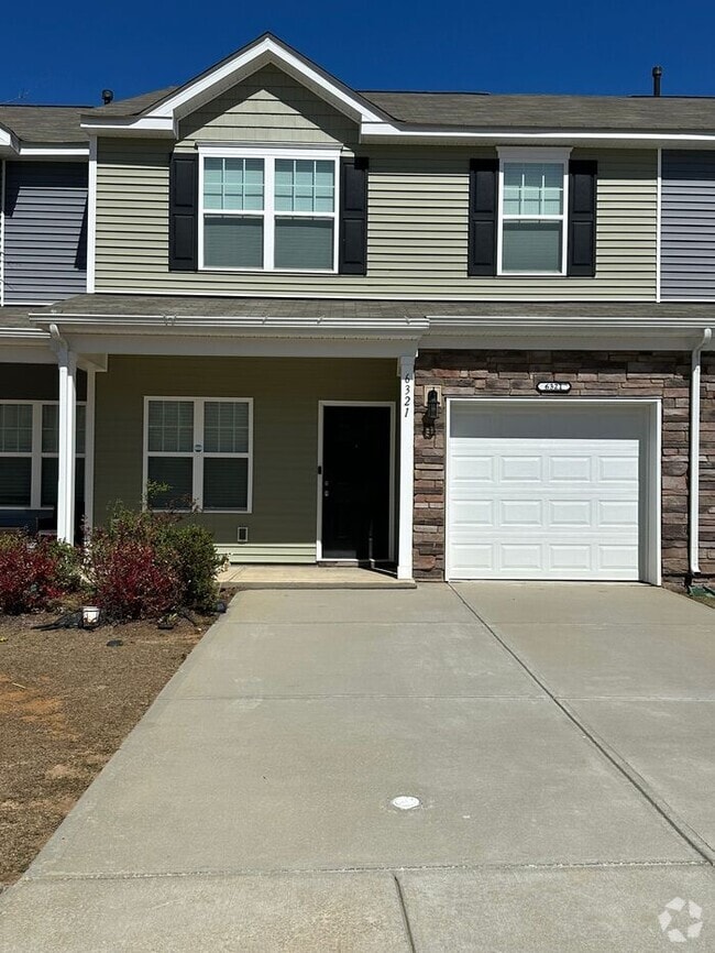 Building Photo - Unfurnished three bedroom 2.5 bathroom Tow... Rental