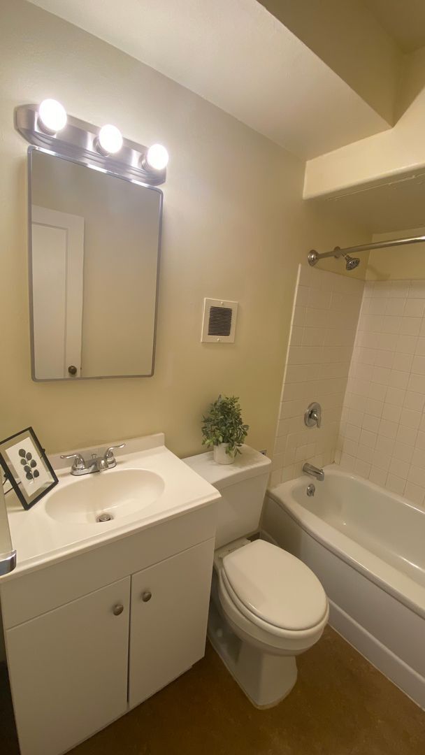 Photo - Eugene Manor Apartments