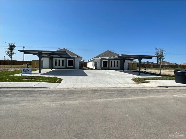 Building Photo - 12 S Xanthia St Unit 3