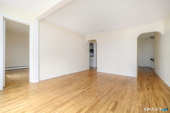Photo - 18 Elm Tree Pl Unit 2nd floor