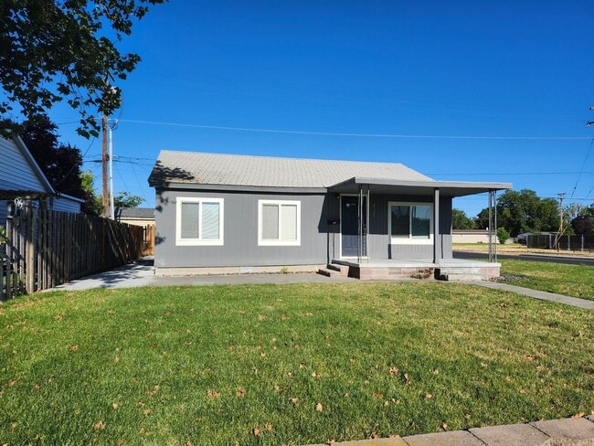 Building Photo - Charming 3 Bedroom, 1 Bath w/Garage