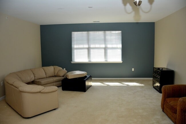 Photo - ENJOY CAREFREE LIVING AT IT'S BEST W/ PRIME LOCATION NEAR TOWN CENTER!!