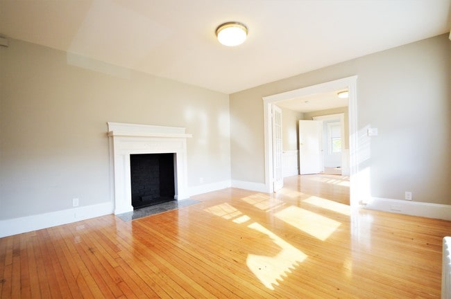 Building Photo - 51 Leamington Rd Unit 1B