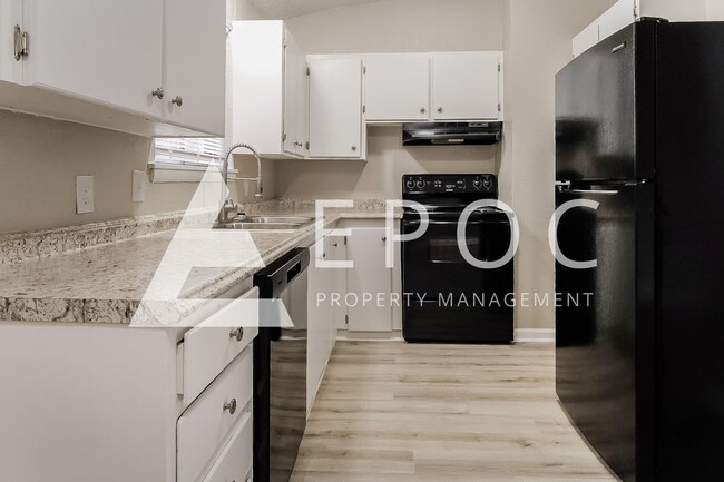 Photo - 5407 N Johnstown Ave