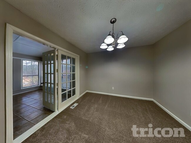 Photo - 303 Lowe Ct NW