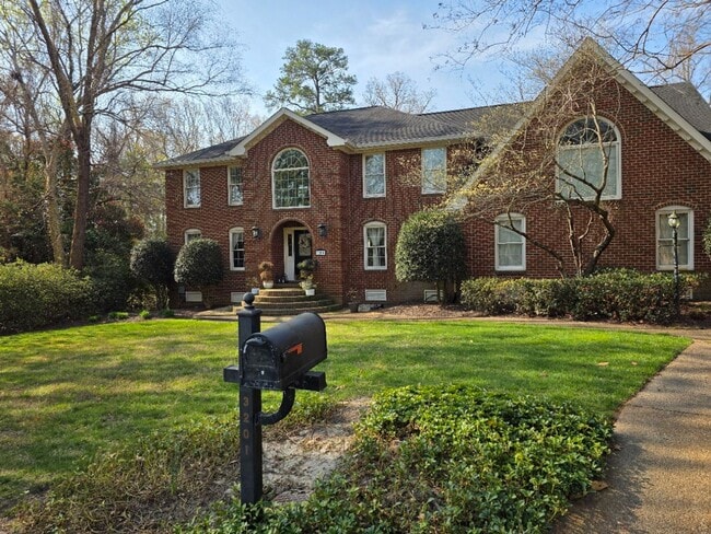 Photo - Middle Plantation