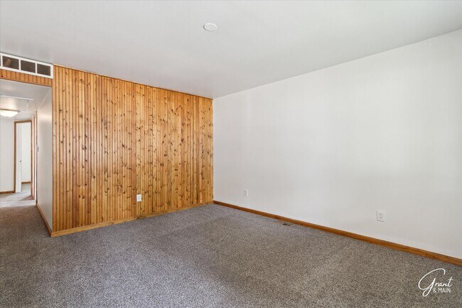 Photo - 3 bedroom ranch $1300 - Lease Special