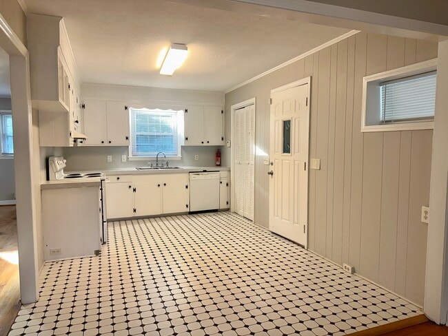 Photo - 1710 Bellevue Dr