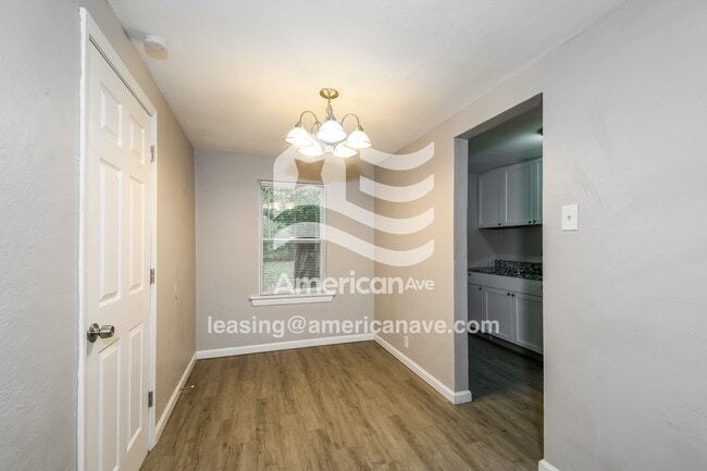 Photo - 405 Jean Ave