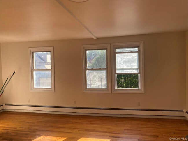 Photo - 111-15 205th St Casa Adosada