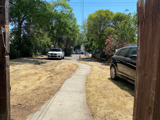 Building Photo - Martin Luther King Unit A -Martin Luther King