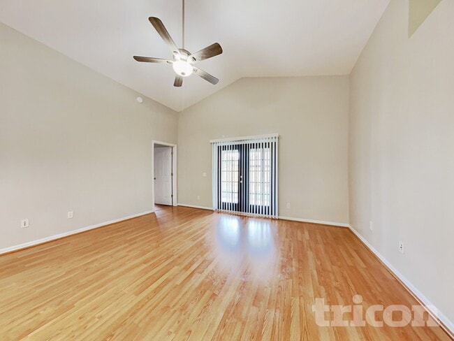Photo - 143 Wornall Dr