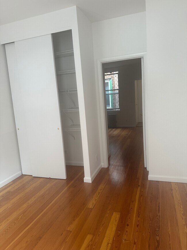 Photo - 1682 George St Unidad George Apt 1