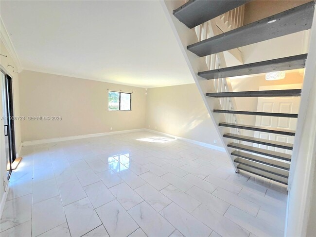 Photo - 121 San Remo Blvd