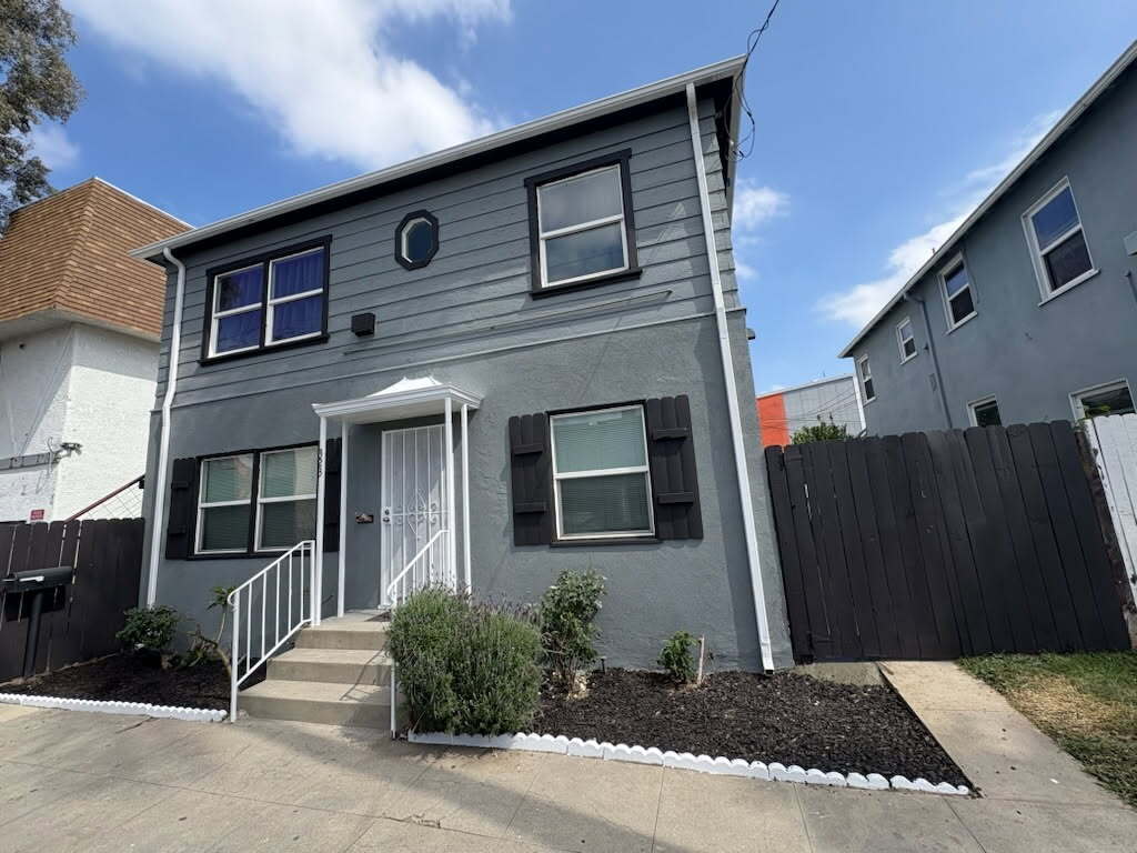 Photo - 323 W 10th St (Santa Ana, CA)