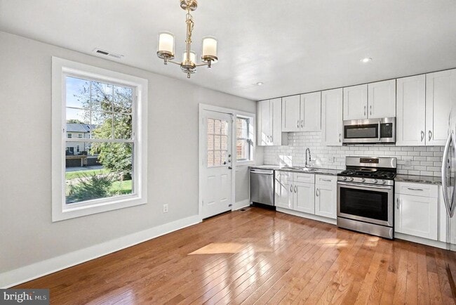 Photo - 1719 Frankford St SE