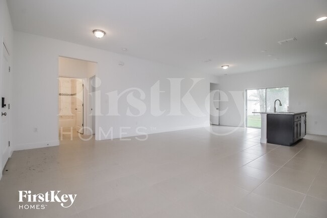 Photo - 653 Parakeet Ct