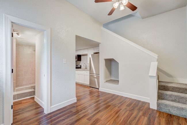 Building Photo - 2127 Maximilian St Rental