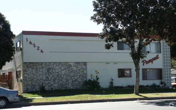 Building Photo - Pompeii Rental