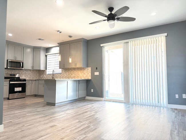 Photo - 1406 E Cinnabar Ave