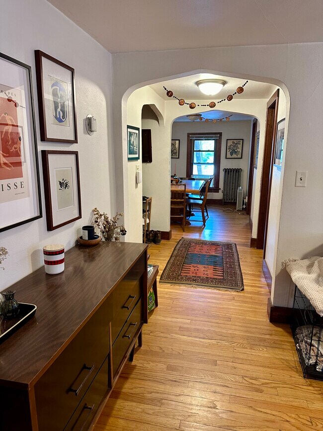 Unidad 2 sala de estar - 1324 Williamson St Unidad 1