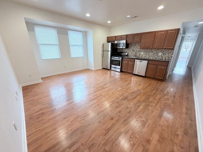 Building Photo - 601 N 39th St Unit 2