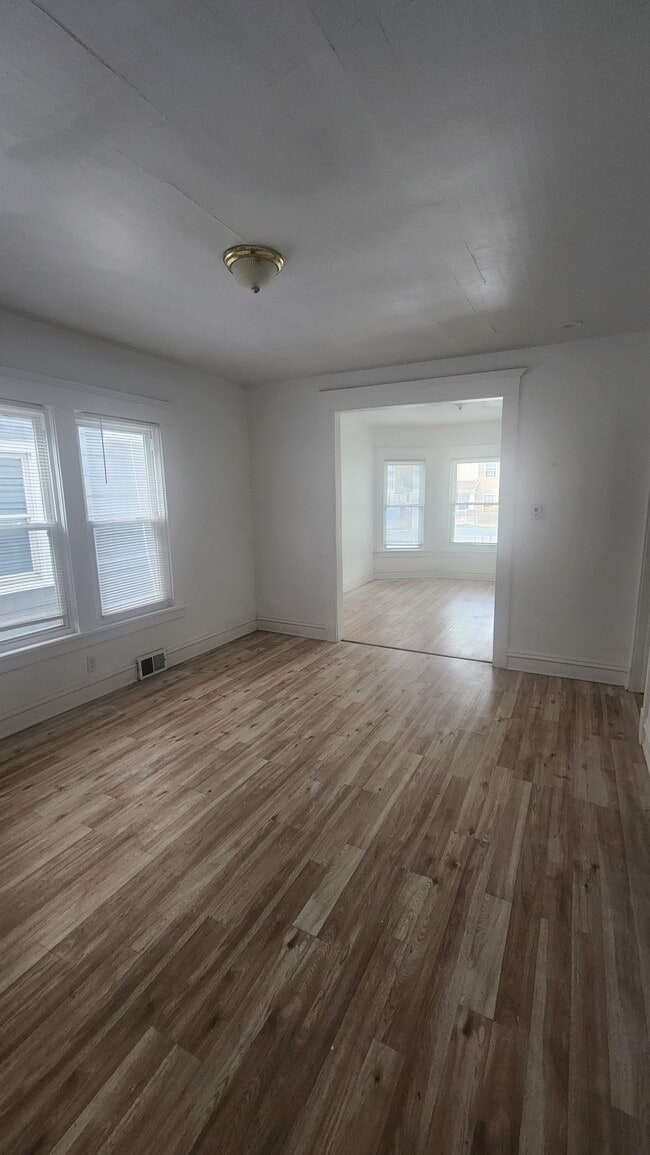 123 Maple Ave Unit Lower
