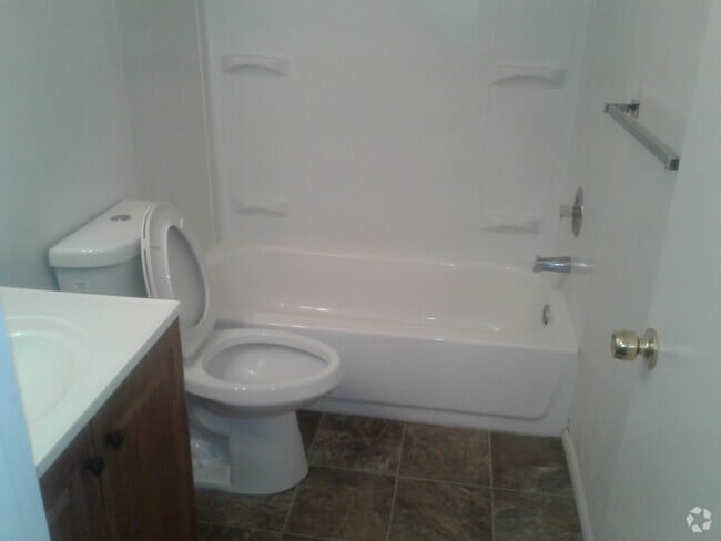 Building Photo - 2 bedroom, 1.5 bathroom condo near SUU