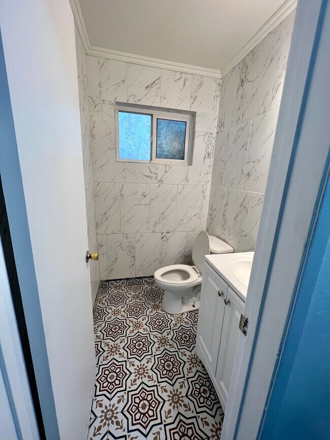 Photo - 17151 Roscoe Blvd