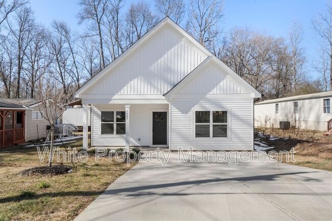 Building Photo - 7805 Shadow Lawn Rd