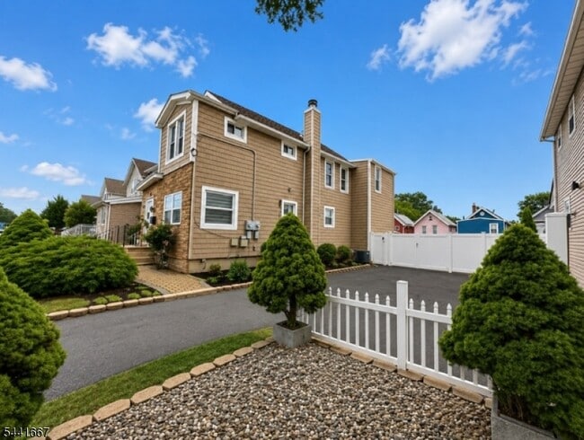 Photo - 408 Forest St