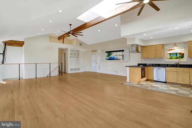 Photo - 6120 Beachway Dr