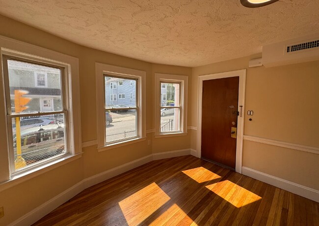Photo - 74 Brock St Unit 1