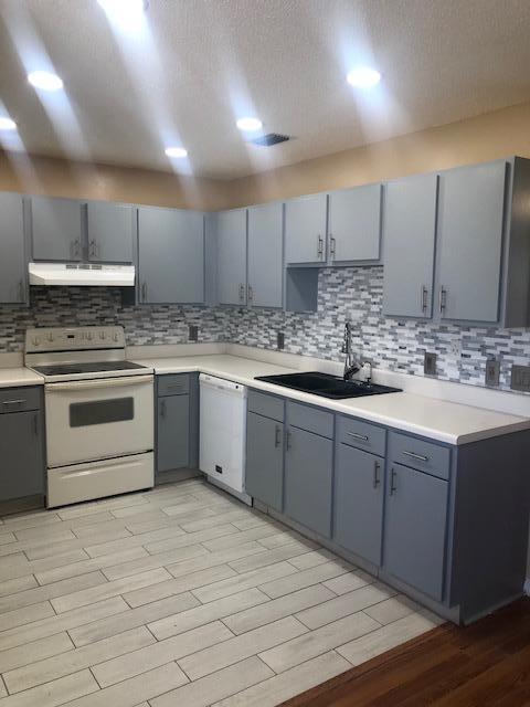 Photo - 9317 E River Dr