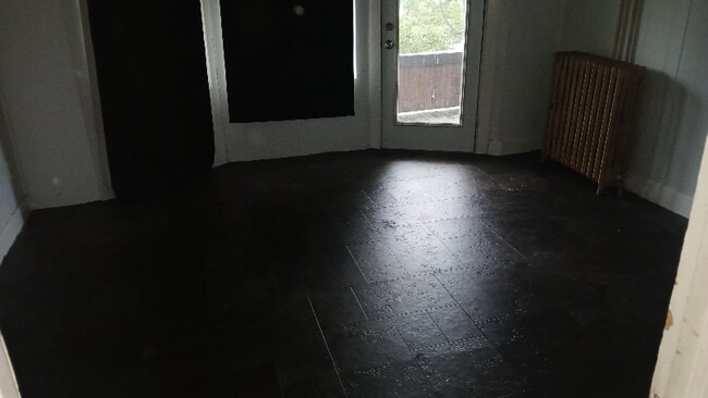 Building Photo - 109 S Market St Rental