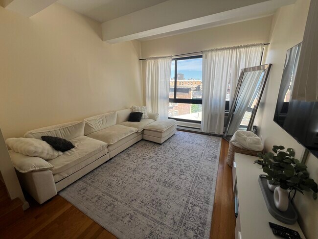 Photo - 12 Stoneholm St Unit 617