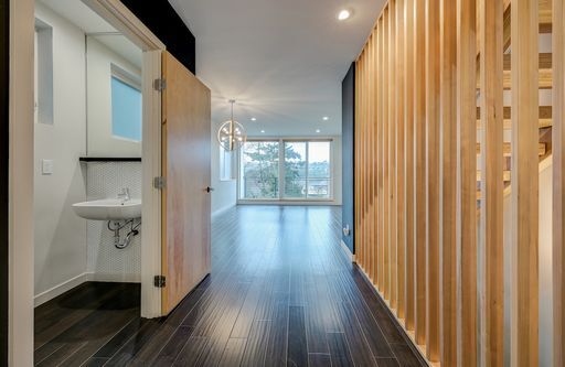 Photo - Gorgeous 3Bed/2.5 Bath Townhome in Queen Anne!