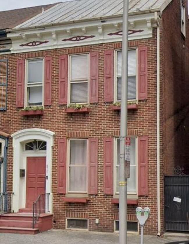 Building Photo - 475 W Market St Unit 475 W Market Street Apt 2