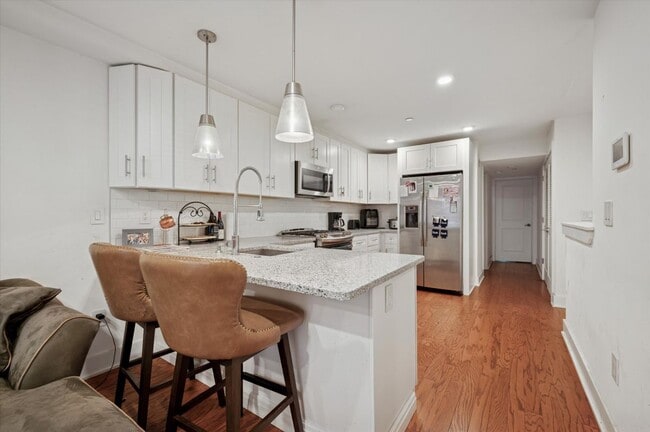 Photo - 970 N Marshall St