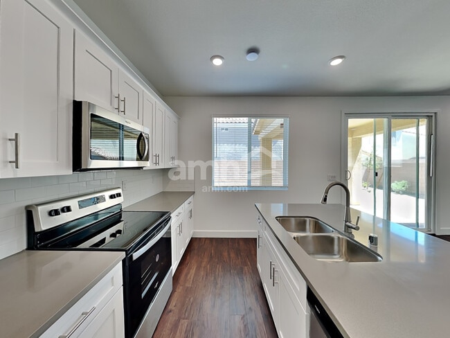 Photo - 4816 Blushing Star St