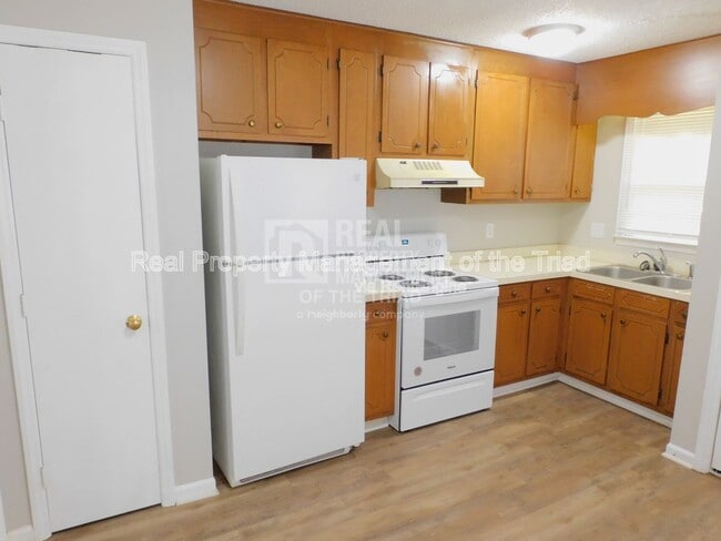 Building Photo - 1720 Spry St Rental