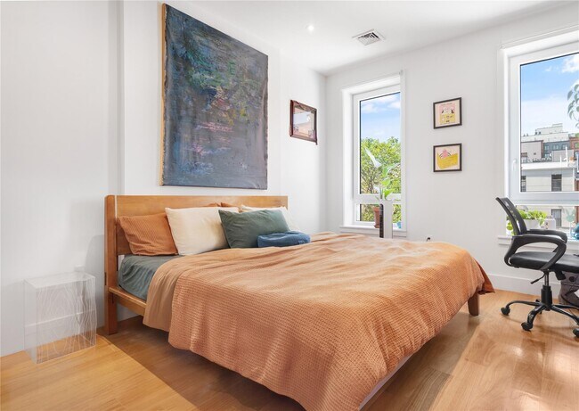 Photo - 297 Clifton Pl Unit 3