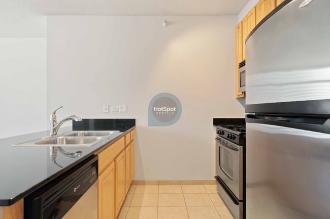 Photo - 373 N Desplaines St