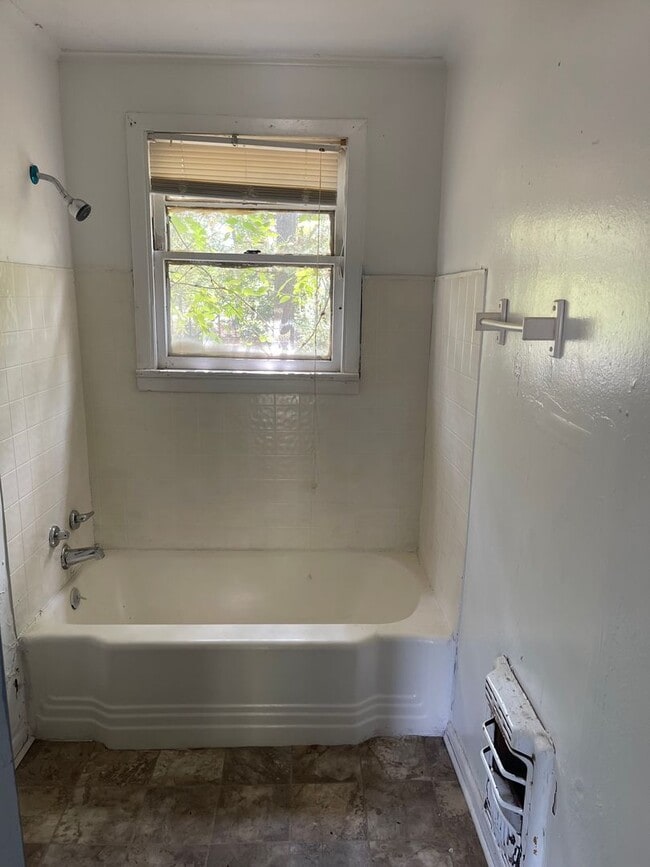 Photo - 331 W 77th St