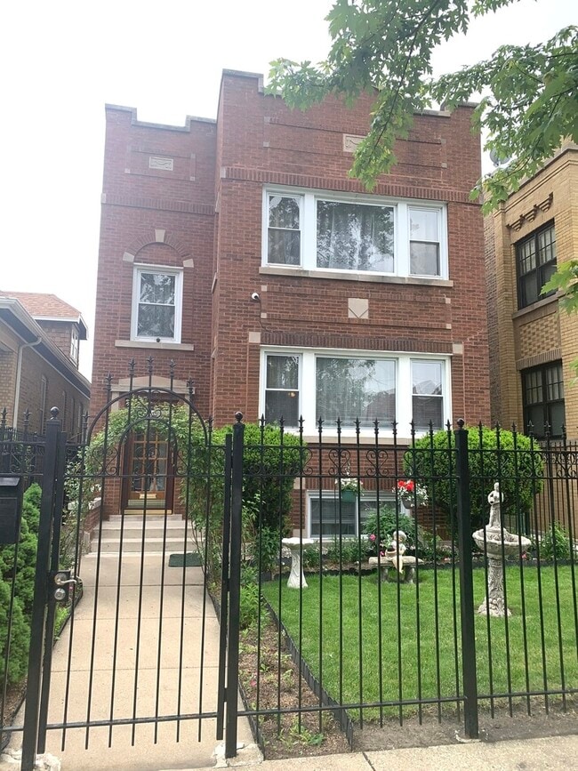 Building Photo - 5243 W Fletcher St