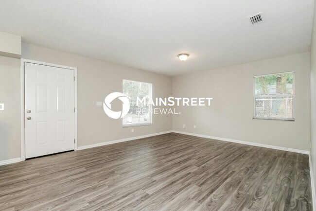 Photo - 4 Bedroom Pet-Friendly Home in Tampa, FL with Main Street Renewal