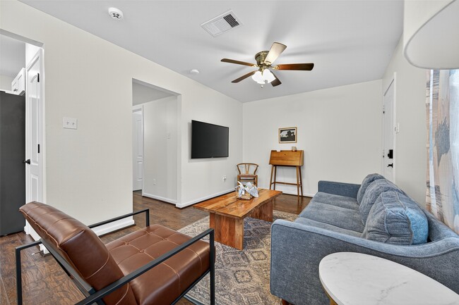 Photo - 2212 Rosewood St