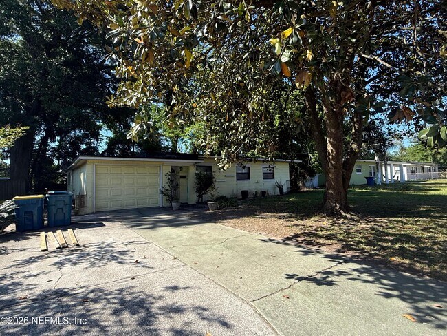 Photo - 7118 Pellias Rd