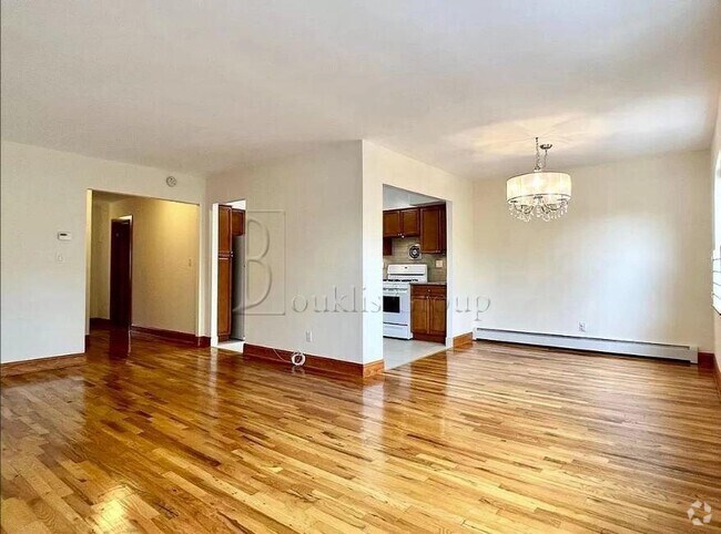 Building Photo - 3 bedroom in Flushing NY 11370 Unit 3 Rental